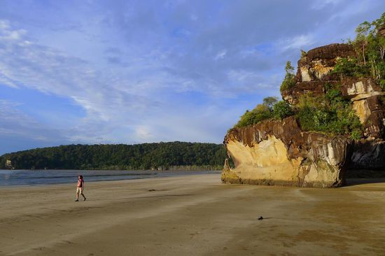 Zum Park gehört ein grosser einsamer Strand......