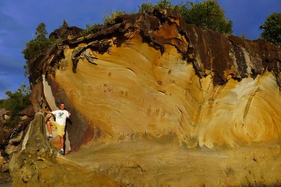 .....mit grossen Felsen in die das Wasser tolle Muster gespült hat