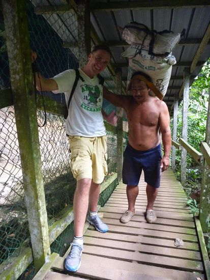 Wir trafen auf einen Guano Sammler der für diesen Tag Feierabend machen konnte. Diesen Guanogeruch der Höhlen werden wir sicher auch nie vergessen und überall wieder erkennen