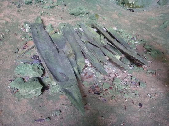 In der Painting Cave sieht man die Höhlenmalereien und prähistorische Holzboote die der Reise ins Totenreich dienten