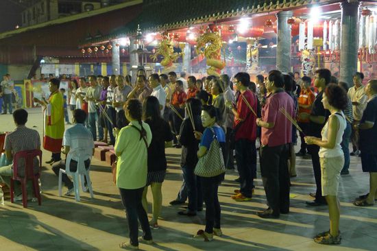 Bei der abendlichen Gebetszeremonie "durften" wir aktiv dabei sein