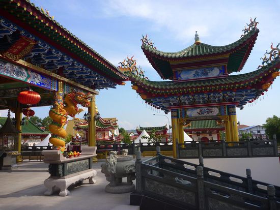 Er besteht aus vielen miteinander verbundenen Gebäuden