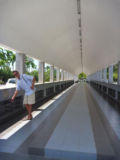 Es gab riesige Aufbewahrungshallen für die Schuhe der Gläubigen, die vor Betreten der Moschee ausgezogen werden müssen