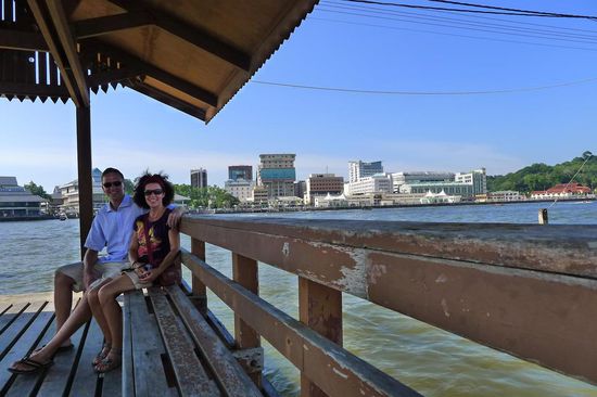 An den vielen Haltestellen für die Taxiboote konnte man sich wieder in die Stadt übersetzen lassen