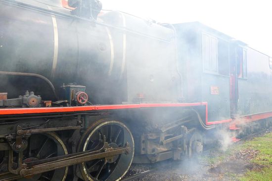 Der Dampflok wurde auch schon kräftig eingeheizt. Die Fahrgäste bekamen genügend Zeit sich alles anzuschauen und zu fotografieren. Wirklich gut organisiert, keinerlei massentouristischer Zeitdruck