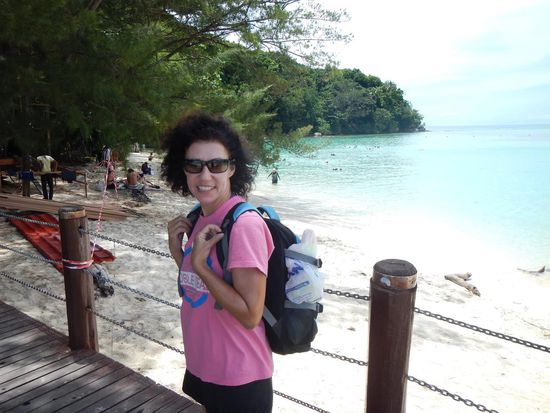 Eine der benachbarten Inseln miit schönen Sandstränden zum Schwimmen und Schnorcheln