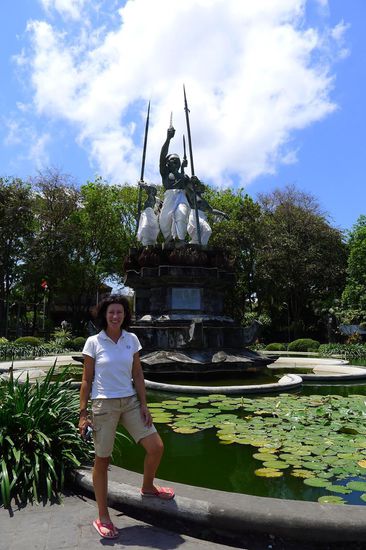 Der Puputan Platz  mit dem Denkmal, das an den Widerstand gegen die Holländer erinnnert