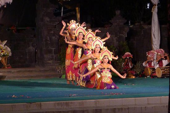 Dazu gab es wunderschöne Tanzvorführungen