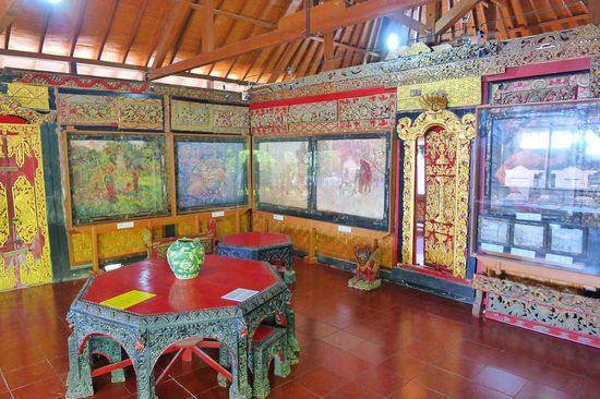 Im Haus des belgischen Malers Le Mayeur,der mit einer Balinesin verheiratet war und in den dreissiger Jahren hier lebte. Heute ist das Haus ein Museum in dem noch viele der wunderschönen Bilder zu sehen sind