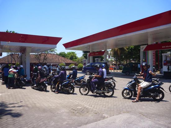 Wir haben oft erlebt, dass es an Tankstellen keinen Sprit mehr gab. Bei der nächsten Tankstelle war dann Schlangestehen angesagt