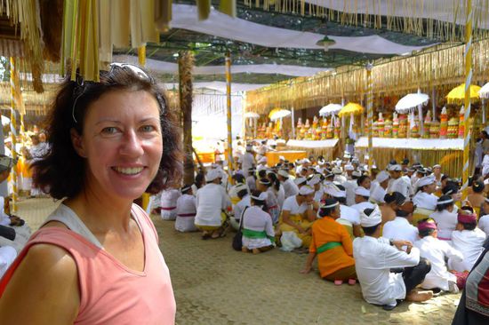 Der geschmückte Tempelbezirk, die Verbrennungszeremonie war schon lange vorbei........