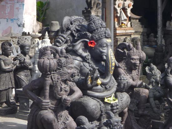 Rund um Ubud gab es unzählige Steinmetzbetriebe, Holzschnitzer und andere Kunsthandwerke