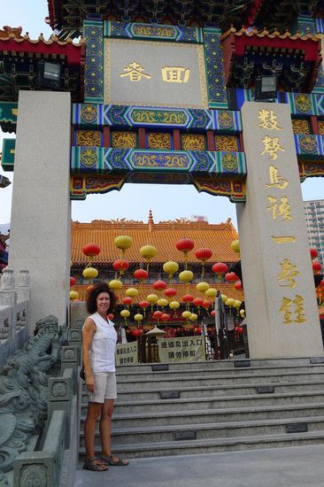 Der Won Tai Sin Tempel, wichtig für Glückspieler, im Tempelbereich sind Dutzende kleine Räume wo Wahrsager die Zukunft vorhersagen.