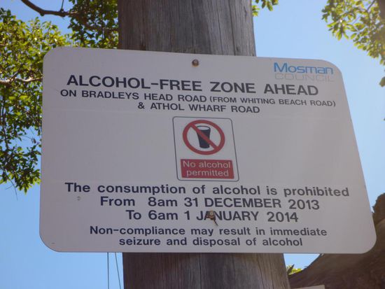 Überraschung zu Sylvester, dieses Mal wurde mit Mineralwasser angestossen, denn diese Schilder fand man überall in der Stadt