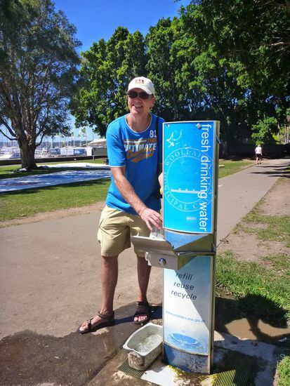 Sehr angenehm, überall gibt es Trinkwasserspender wo man seine Flaschen auffüllen oder einfach so trinken kann (schmeckt aber nicht immer)