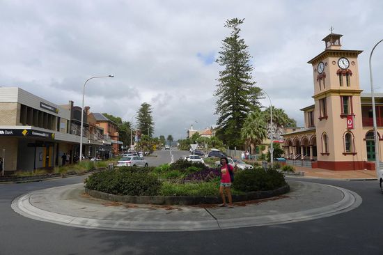 Blick auf die Hauptstrasse und das Postamt mit Uhrenturm von Kiama