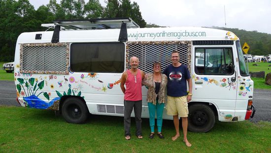 Abschiedsfoto mit Warren, Sue und ihrem Magic Bus. Wir hatten viel Spass zusammen, es war schön, die beiden kennen gelernt zu haben