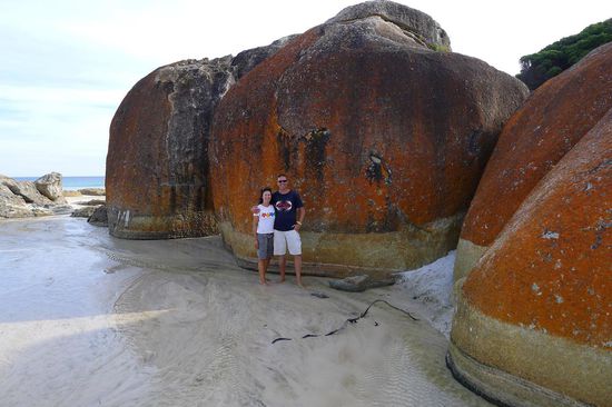 An den bunten Felsen vom Squeazie Beach