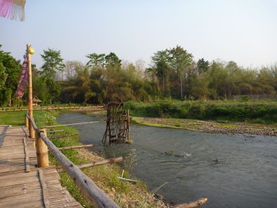 Kleiner Fluss bei Pai , wegen der langen Trockenzeit mit wenig Wasser