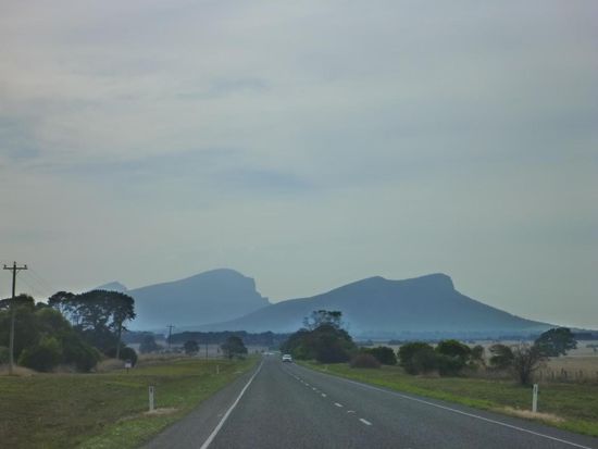 In der Ferne sahen wir schon die Bergkette des Grampion Nationalparks.