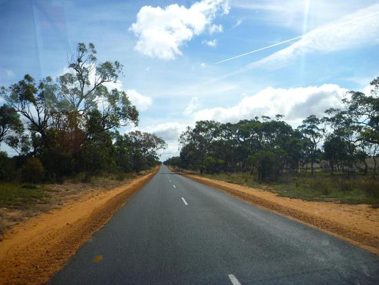 Der Weg durch die Little Desert. Eine kleine Wüste scheint nicht unbedingt wüst auszusehen.