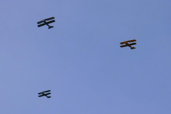 Dazu gehörte eine Flugshow mit alten Militärflugzeugen