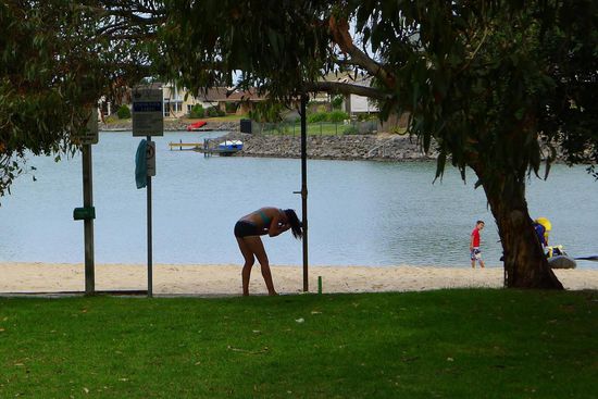 Einmal Duschen und Haarwäsche im Park. Bei Sonnenschein gut machbar.