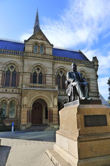 Eines der unzähligen Universitätsgebäude
