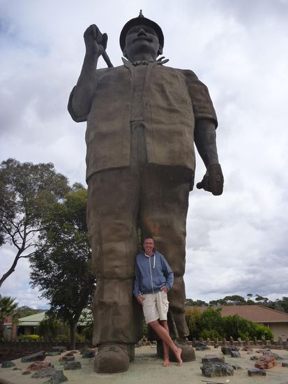 Ein riesiges Denkmal wurde den Arbeitern der Kupferminen von Kapunda gesetzt