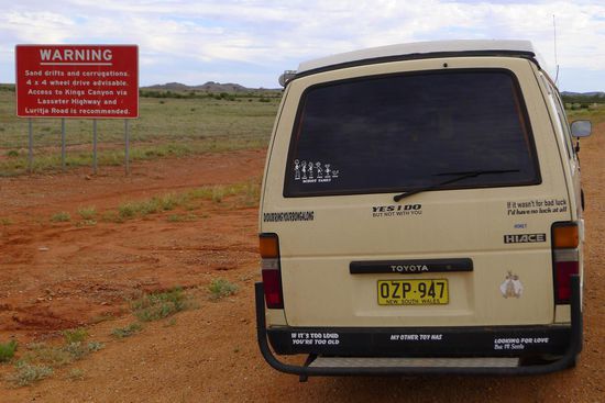 Gut, hier wurde vor der Strasse gewarnt. Aber wir wollten unbedingt die Meteoriten Krater sehen