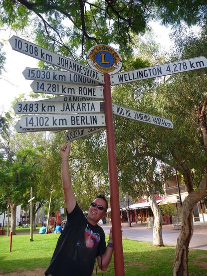 Mitten im roten? Zentrum von Australien und ganz schön weit weg von zu Hause