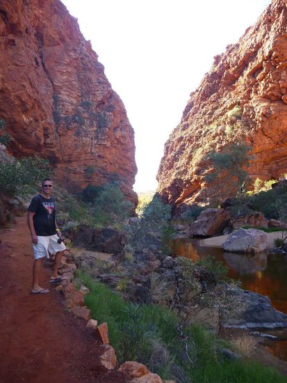 Simpsons Gap, eine kleine Schlucht, geformt während Millionen  Jahren von einem Fluss .......