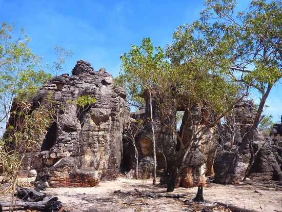 Gesteinsmassen, aufgetürmt als wären es Ruinen einer alten Stadt