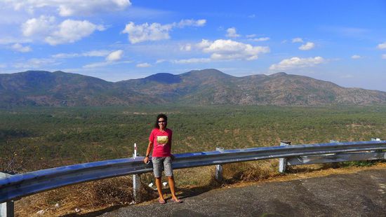 Auf dem bergigen Weg nach Cooktown gibt es immer wieder Haltebuchten mit wunderbarer Aussicht ( hier Bob's Lookout)