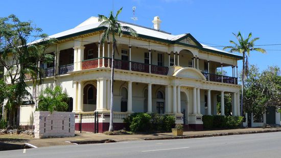 Alte Gebäude säumen die Hauptstrasse von Cooktown