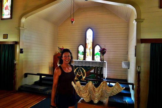 Dafür gibt es eine hübsche Kirche mit einer grossen Muschel als Taufbecken