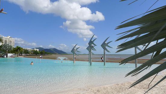 Die grosse angelegte Lagune an der Esplanade, ein idealer Platz zum Schwimmen