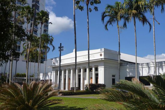 Das Bibliotheksgebäude, aussen und innen sehr schön, leider für unsere Bedürfnisse nicht optimal ausgestattet