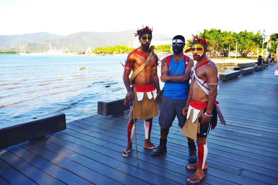 Die Jungs aus Papua Neuguinea sehen schon recht exotiisch aus