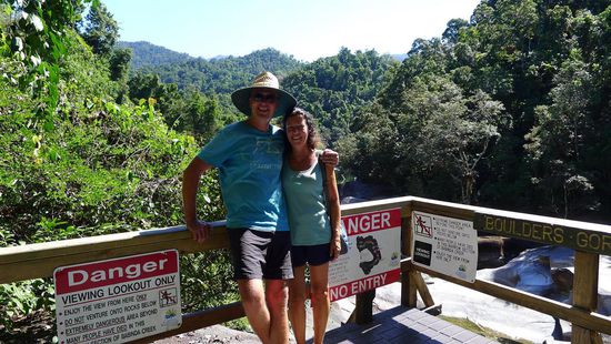 Allerdings muss man nicht unbedingt ins Wasser. Auch aus einiger Entfernung hat man einen phantastischen Blick auf den Fluss