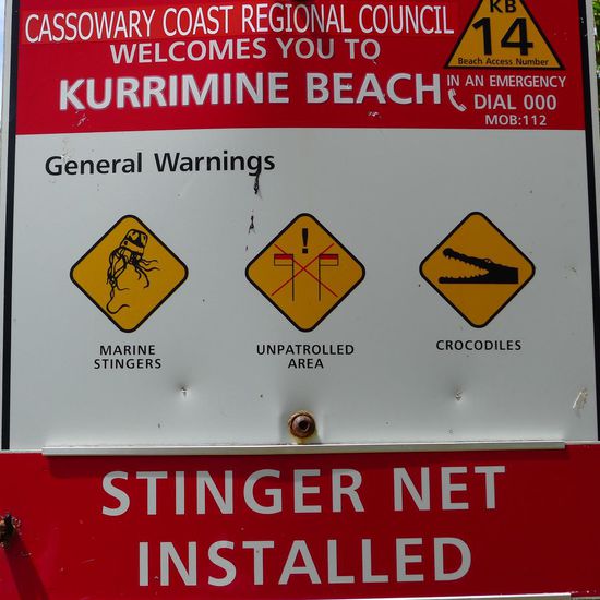 ....aber unbeschwert das Wasser geniessen konnten wir dann doch nicht. Das erwähnte Quallen Schutznetz war noch nicht gespannt