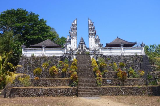 Erste Etappe des Tempels mit Blick auf die nächste Etage