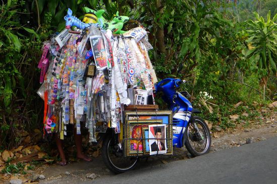 .......vollgepackt bis an die Belastungsgrenze, wie machen die das bloss?