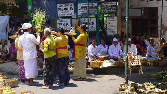 ....mit entsprechenden Segnungen und Feiern