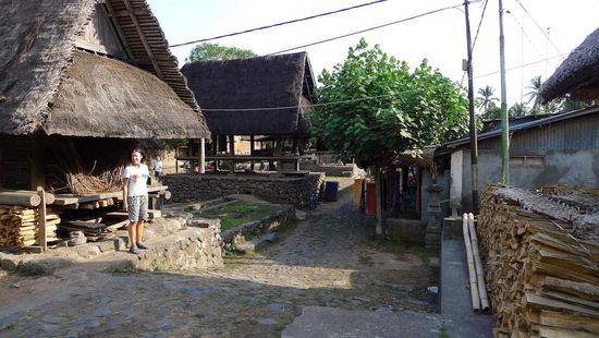Lohnenswerter Besuch im historischen Dorf Tenganan . Kein Museumsdorf, die Bewohner (Bali Aga - Ureinwohner Balis) leben dort noch das ursprüngliche Leben der Balinesen