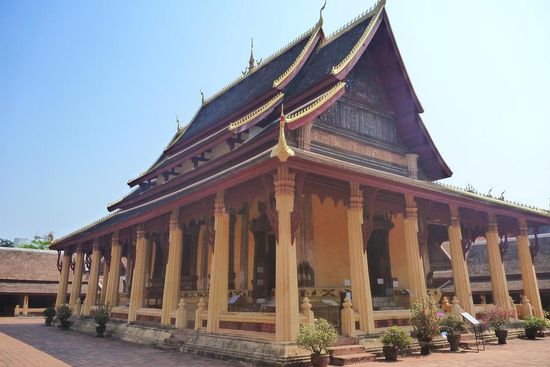 Szenenwechsel : Vientiane, der Sisaket - Tempel.  Einer der wichtigsten Tempel des Landes.....