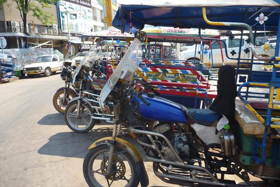 Tuk Tuks in Vientane, die Fahrer erfreulich zurückhaltend!