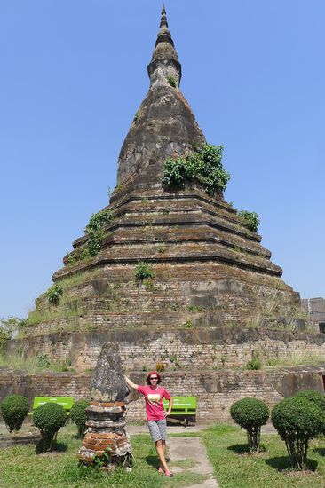 Vor der That Dan Stupa in Vientiane