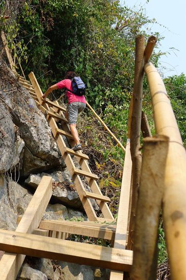 Schluss mit lustig, am Anfang mussten schiefe wackelige Leitern überwunden werden