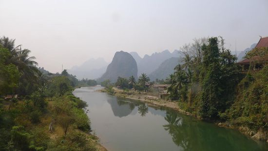 ...abwechselnd mit Bergen und Flüssen